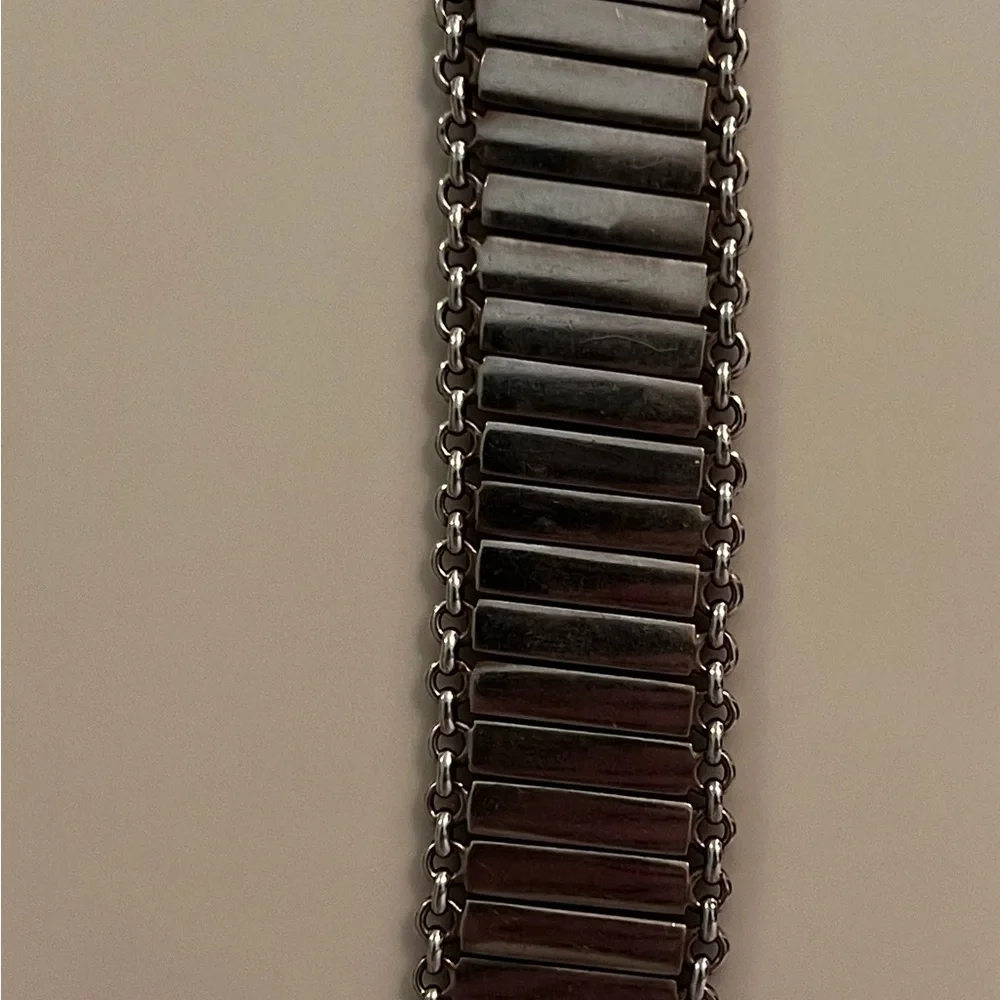 Lois Hill Beautifully detailed and elegant in 925 silver. - Picture 2 of 6